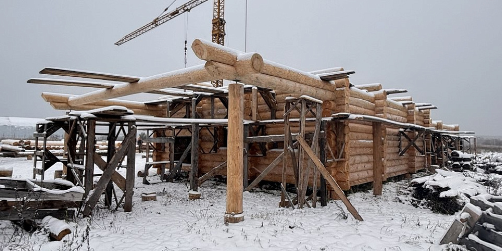 Сруб дома - бани из зимнего леса 15*10 продаем